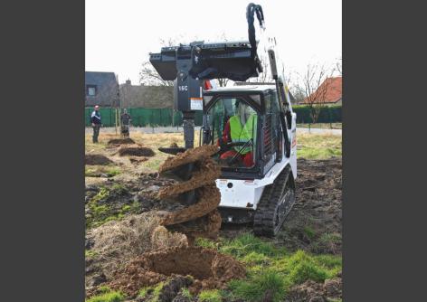 Bobcat_Attachments_-_Auger_3 Auger