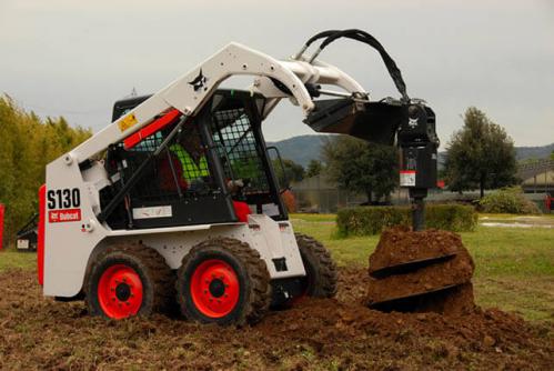 Bobcat_Attachments_-_Auger_4 Bobcat_Attachments_-_Auger_1