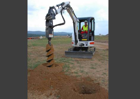 Bobcat_Attachments_-_Auger_6 Auger