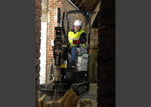 Bobcat_Attachments_-_Breaker_10 Hydraulic Breaker