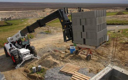 Bobcat_Attachments_-_Pallet_Fork_6