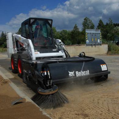 Bobcat_Attachments_-_Sweeper_1 Bobcat_Attachments_-_Sweeper_1