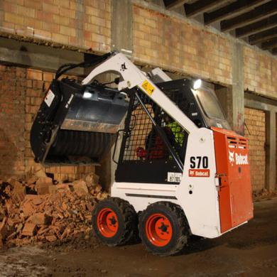 Bobcat_Attachments_-_Sweeper_10 Sweeper