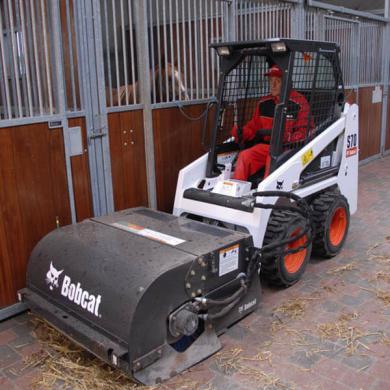 Bobcat_Attachments_-_Sweeper_5 Sweeper