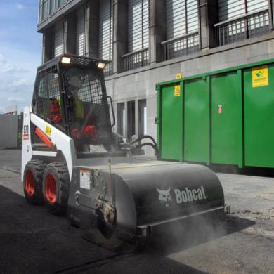 Bobcat_Attachments_-_Sweeper_7 Sweeper