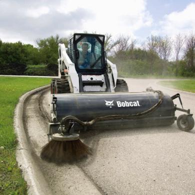 Bobcat_Attachments_-_Sweeper_8 Sweeper