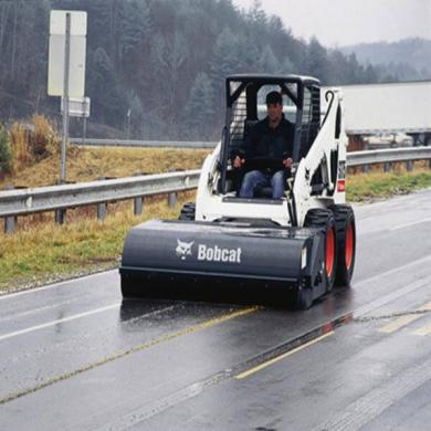 Bobcat_Attachments_-_Sweeper_9 Sweeper