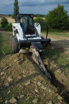 Bobcat_Attachments_-_Trencher_4 Trencher