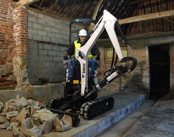 Bobcat_Mini_Excavators_-_E10_10