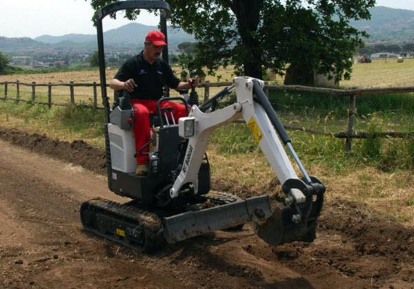Bobcat_Mini_Excavators_-_E10_2