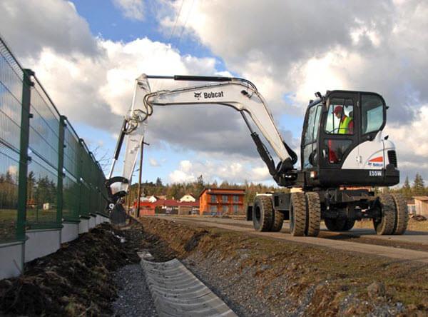 Bobcat_Mini_Excavators_-_E55W_7 E55W Compact Excavator