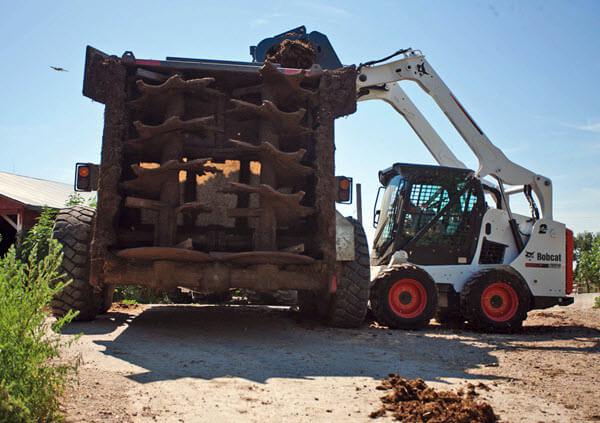 Bobcat_Skid-Steer_Loaders_-_S590_2 S590 Skid-Steer Loader