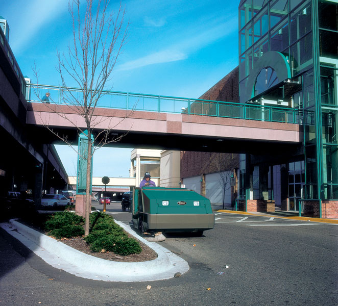 800 Industrial Ride-on Sweeper 800 Industrial Ride-on Sweeper