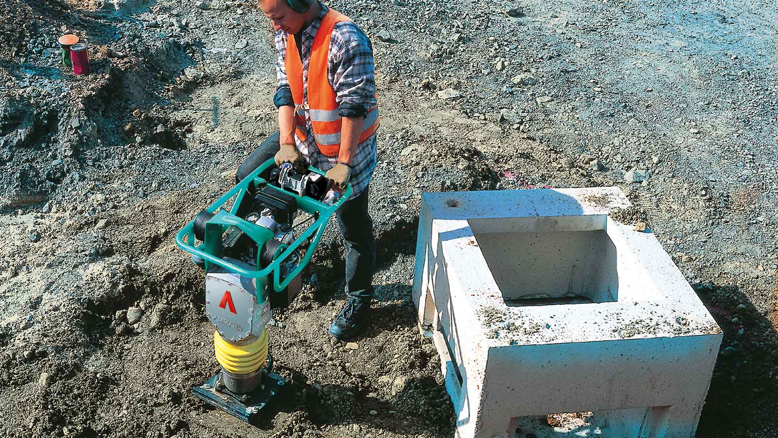 ads_70_d_action.neu_.s ACR 70D Rammer