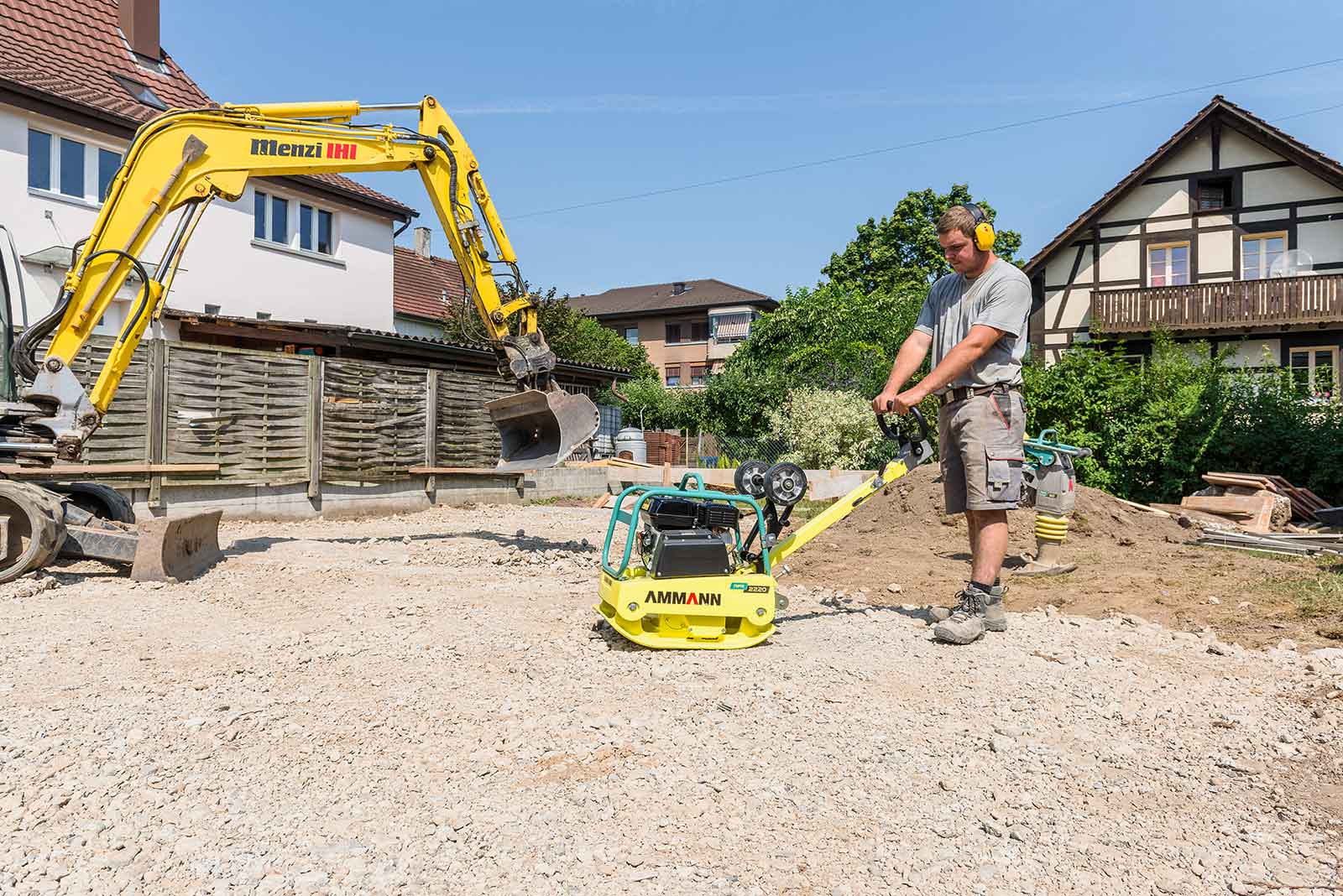 apr_2220_vibratory_plate_sui_2015_dsc6620_msrgb