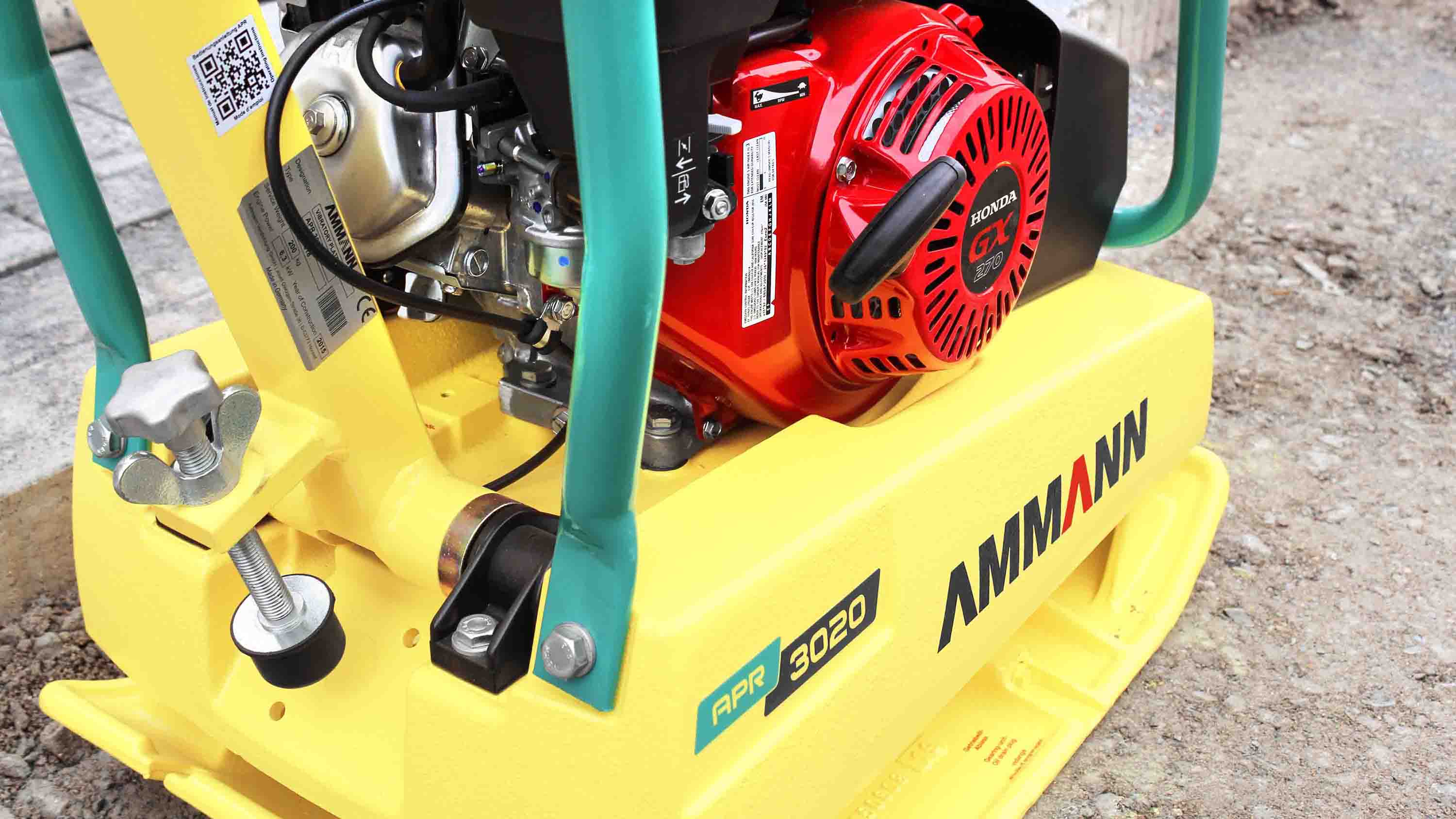 apr_3020_vibratory_plate_honda_detail_3786_msrgb APR 3020 Reversible Vibrator Plate