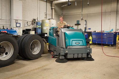 m17_retail-distribution3 M17 Battery-Powered Rider Sweeper-Scrubber