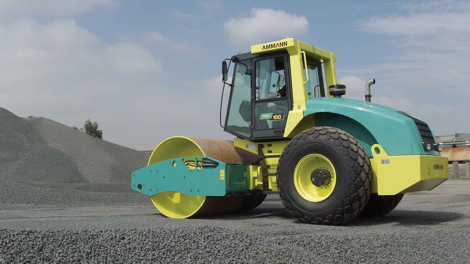 single-drum-roller-asc-100_tier1_afrika_2013_p1010090 ASC 100 Tier 1 Soil Compactor