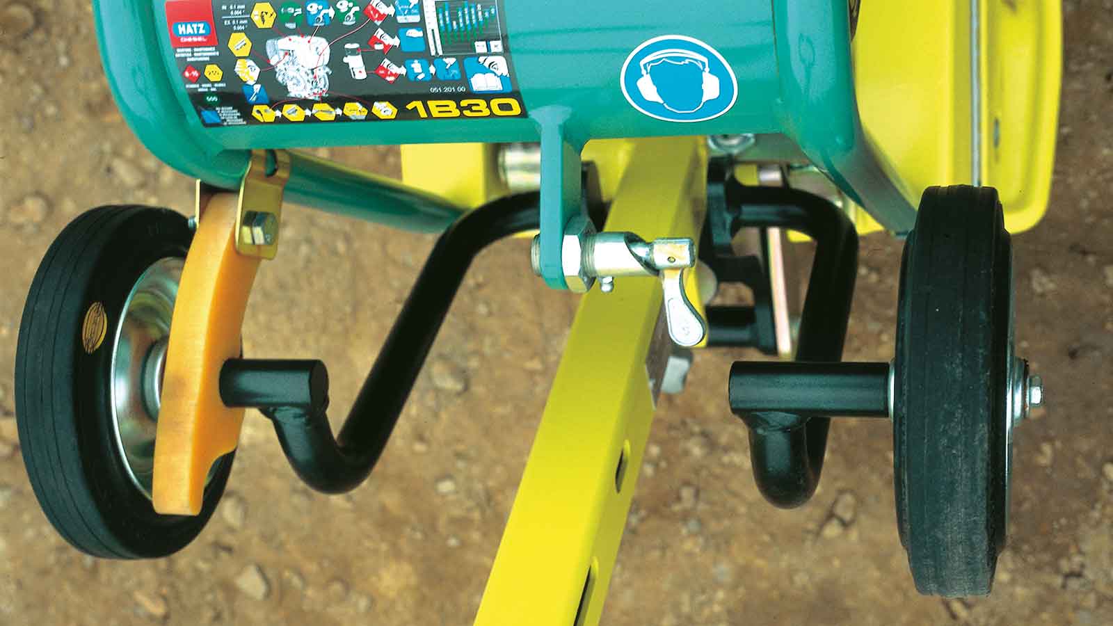 vibratory-plate-apr-3020_action_12_detail APR 3020 Reversible Vibrator Plate